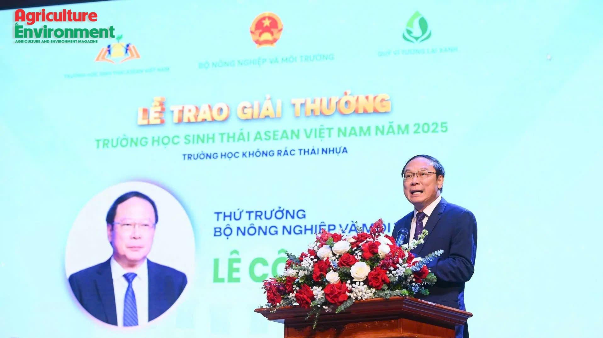 Viet Nam presents ASEAN Eco-Schools Award 2025 on plastic waste