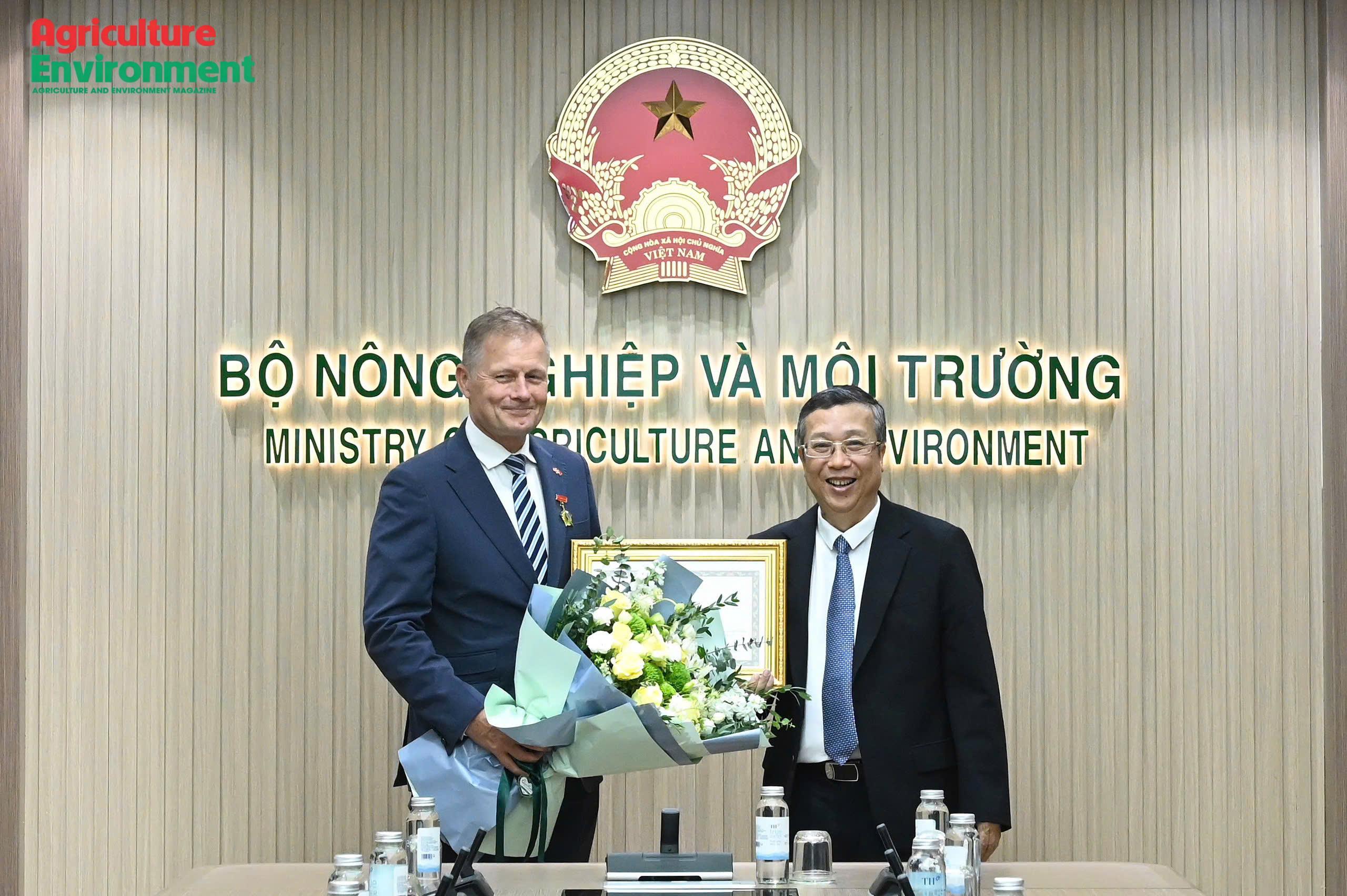 Viet Nam honors Danish Ambassador for supporting green cooperation