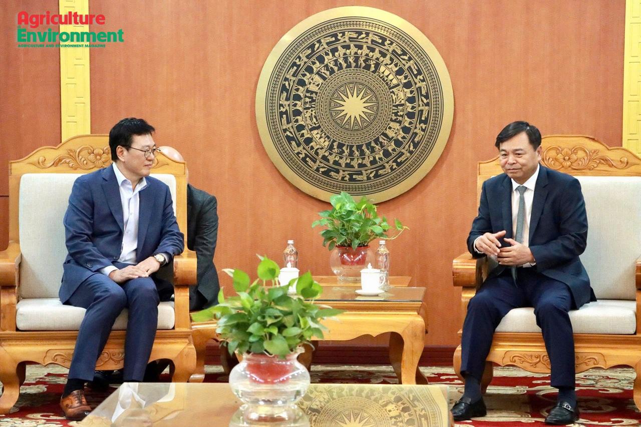 Ministry of Agriculture and Environment receives VND 2 billion in emergency aid for flood-affected communities in Dak Lak