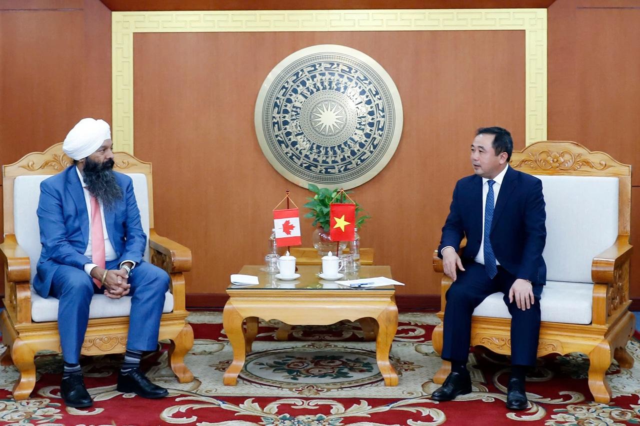 Viet Nam, Canada boost cooperation on environment, clean energy