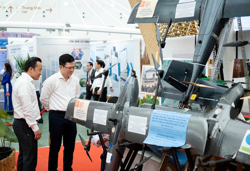 Scientific and technological highlights of the Agriculture and Environment sector at the exhibition on 80 years of national achievements
