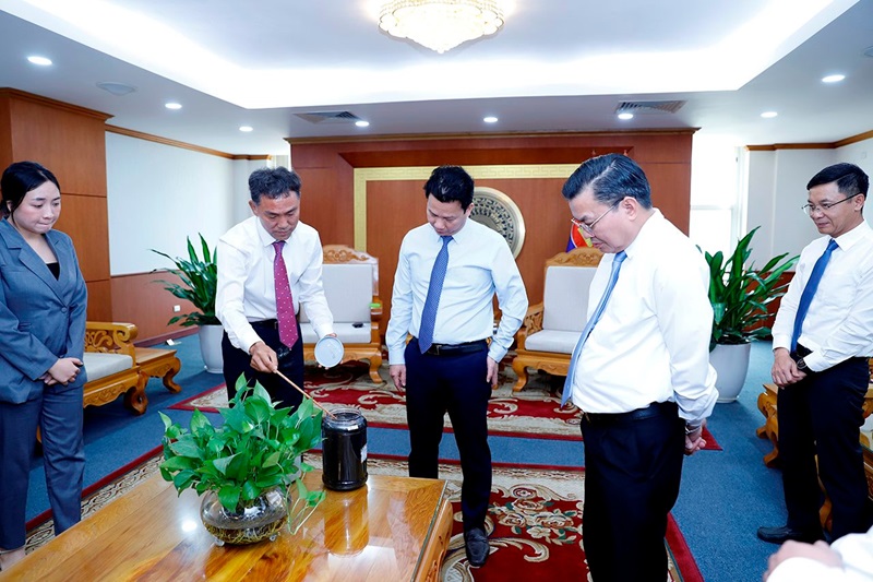 Minister Dang Quoc Khanh meets with leaders of South Korea’s Abe Invest Group specializing in wastewater treatment