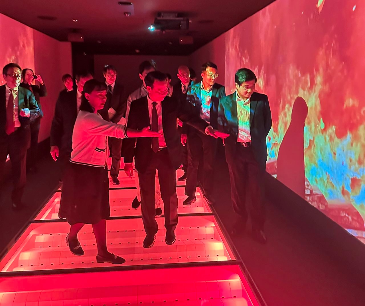 Minister Do Duc Duy visits Meguro Incineration Plant (Japan)