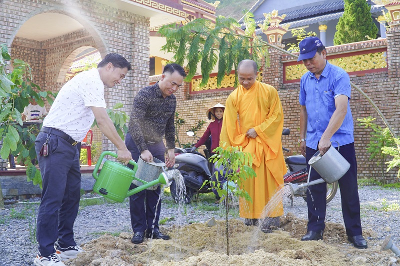 “Green pagoda”: Program spreads environmental awareness at Linh Son Dai Phuc pagoda, Quang Binh