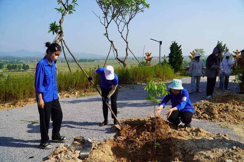 “Green pagoda”: Program spreads environmental awareness at Linh Son Dai Phuc pagoda, Quang Binh
