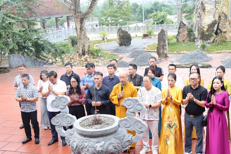 Agriculture and Environment Magazine launches “Green pagoda” program in Lao Cai