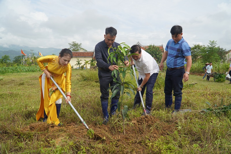 Agriculture and Environment Magazine launches “Green pagoda” program in Lao Cai
