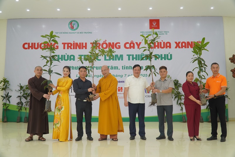 Agriculture and Environment Magazine launches “Green pagoda” program in Lao Cai