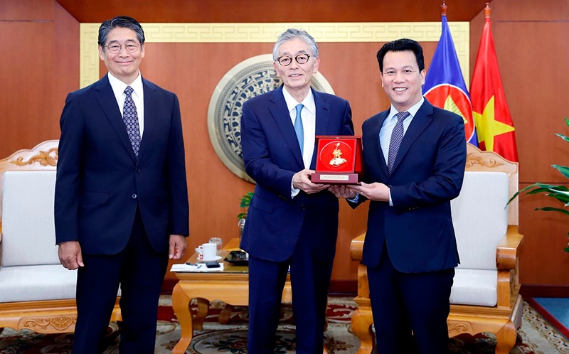 Minister Dang Quoc Khanh receives Japanese Ambassador and EREX Group Chairman