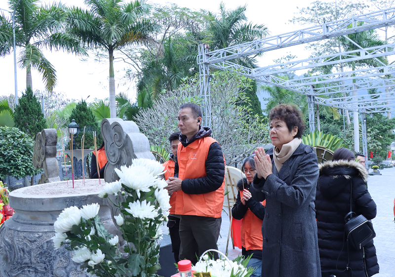 The Natural Resources and Environment Magazine brings Tet gifts to Quan Ba, Ha Giang