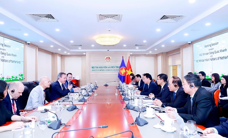 Vietnam - Netherlands: Comprehensive cooperation for addressing climate change adaptation and environmental challenges