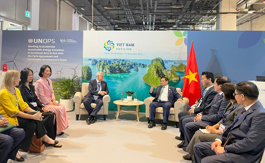 News coverage of Minister of the Ministry of Natural Resources and Environment, Đặng Quốc Khánh, at COP28