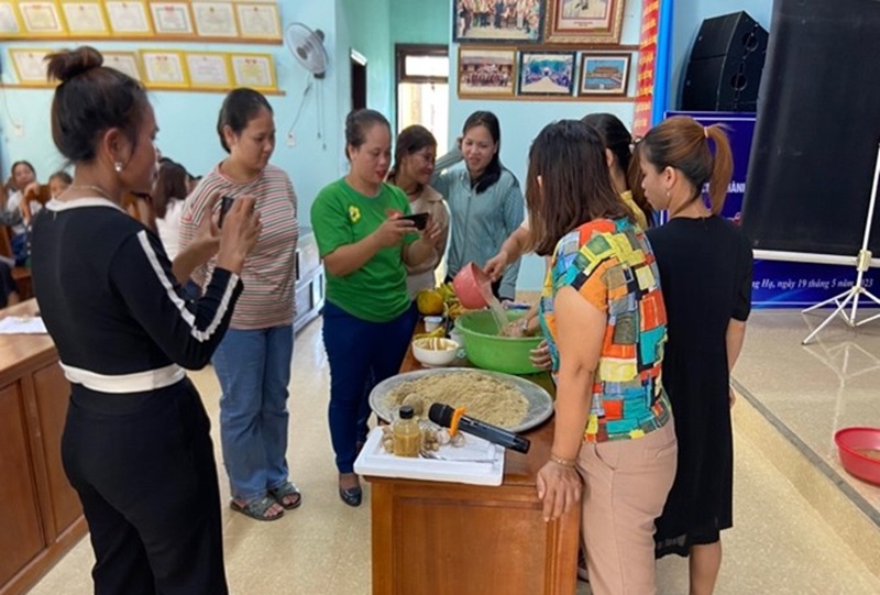 Identifying challenges and proposing solutions for plastic-reduction urban models in Vietnam