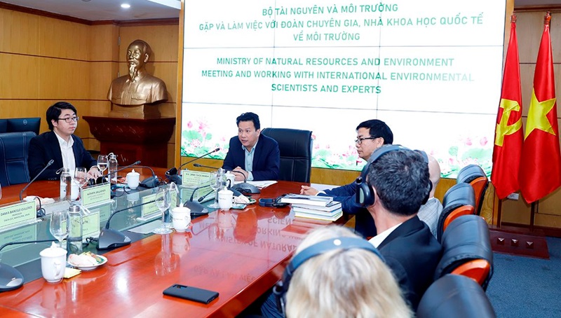 International experts provide advices on environmental protection efforts
