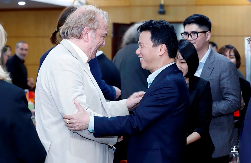 International experts provide advices on environmental protection efforts