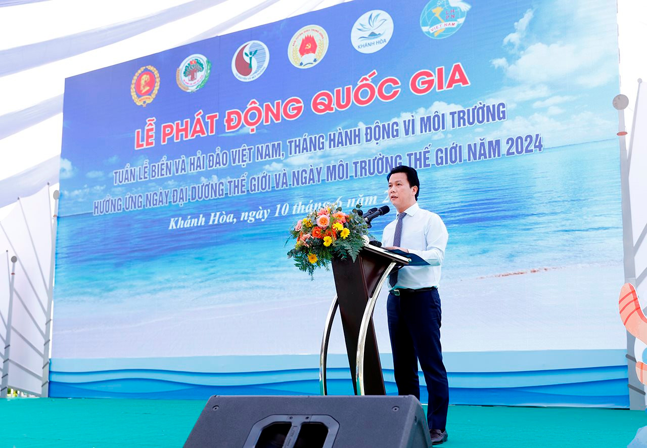 Minister Dang Quoc Khanh launches Vietnam's Sea and Island Week and Environmental Action Month 2024