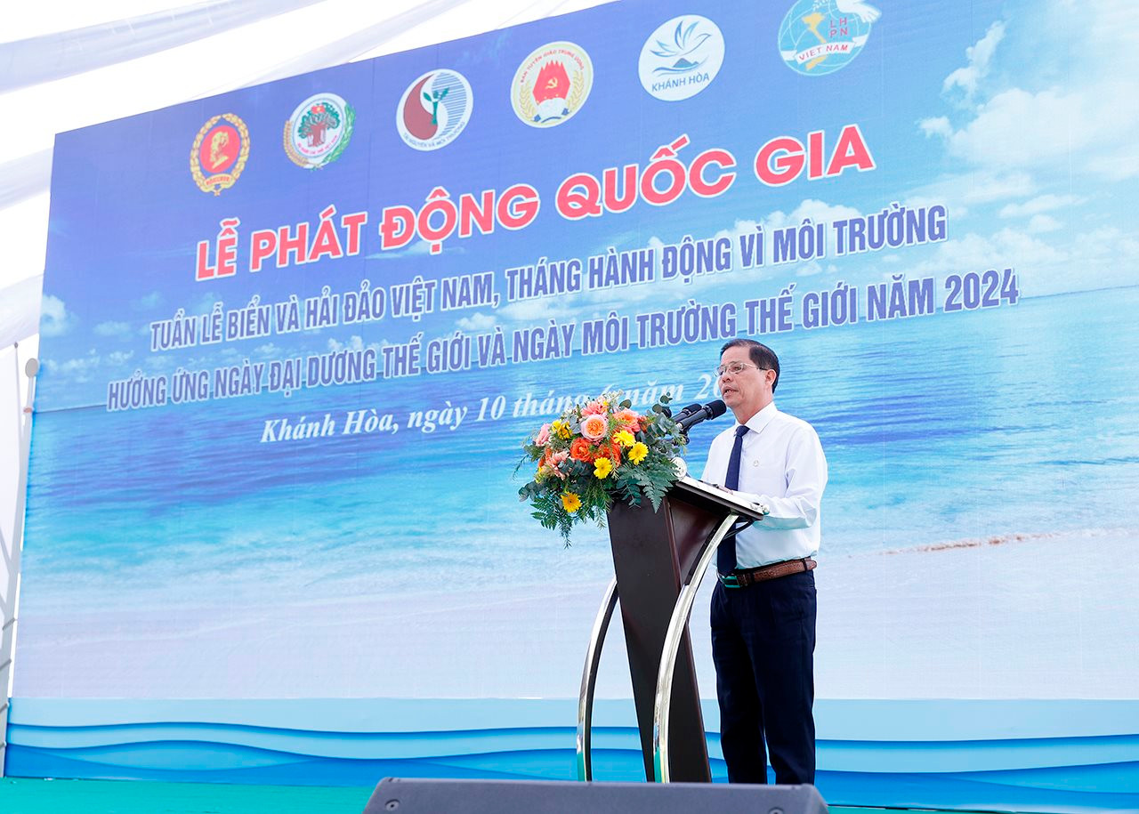 Minister Dang Quoc Khanh launches Vietnam's Sea and Island Week and Environmental Action Month 2024