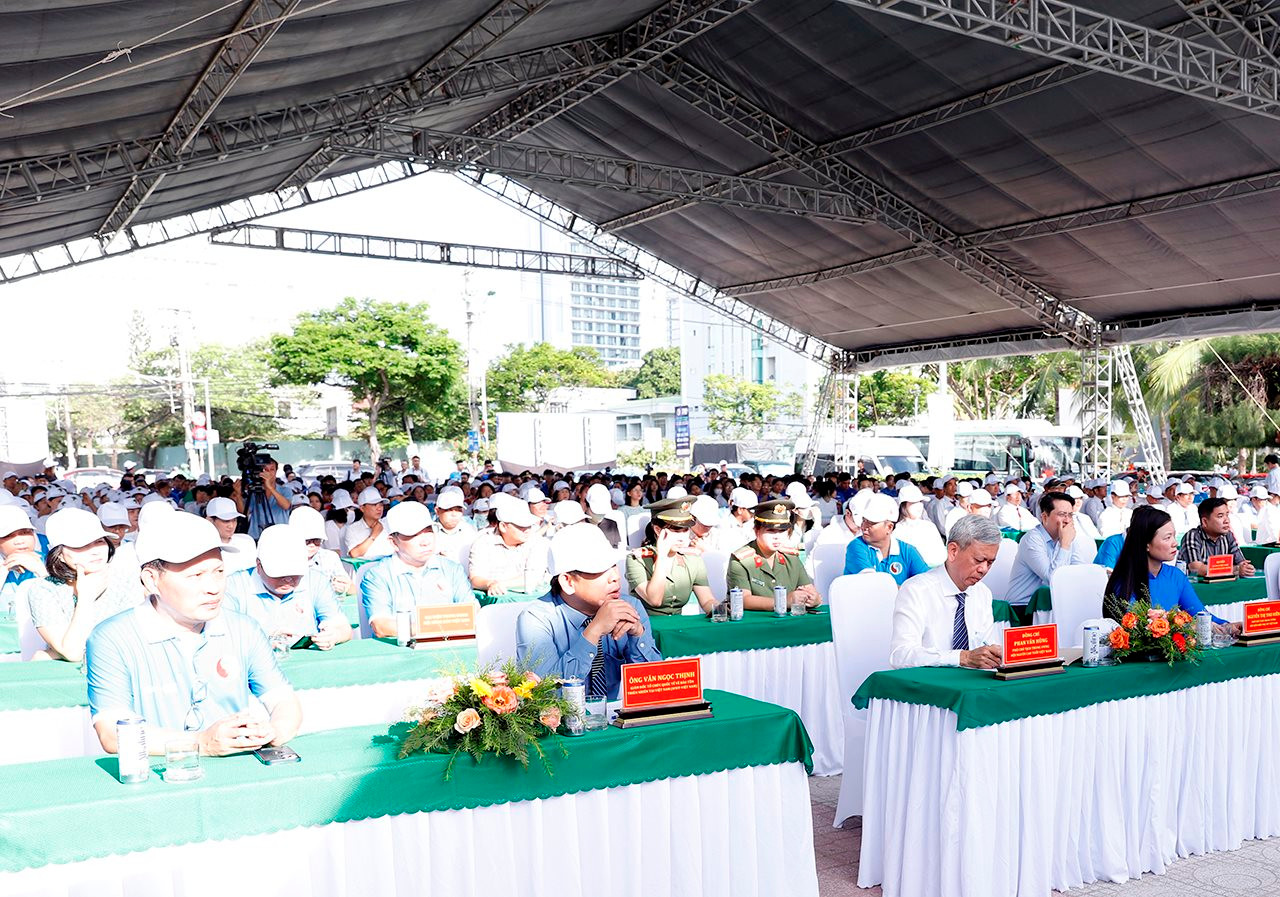 Minister Dang Quoc Khanh launches Vietnam's Sea and Island Week and Environmental Action Month 2024