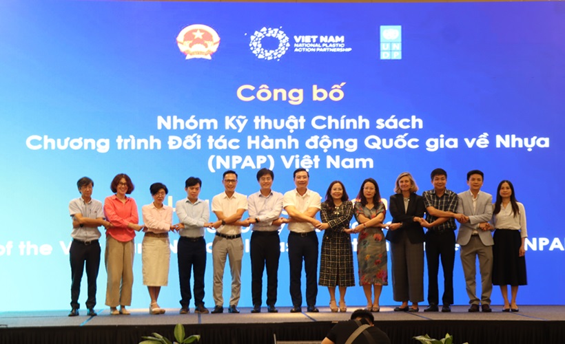 Vietnam affirms its pioneering role in global cooperation against plastic pollution
