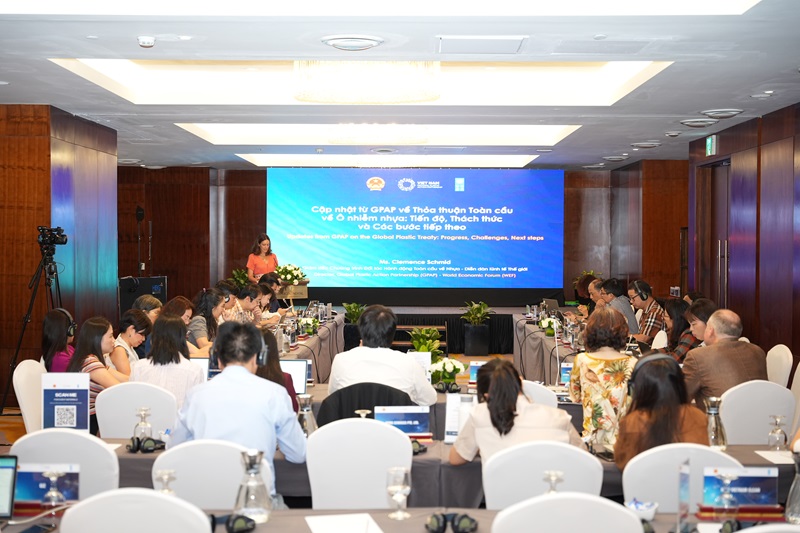 Vietnam affirms its pioneering role in global cooperation against plastic pollution