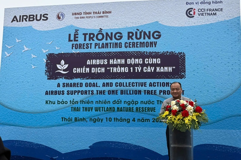 Thai Binh plants 1,500 mangrove apple trees at Thai Thuy wetland nature reserve