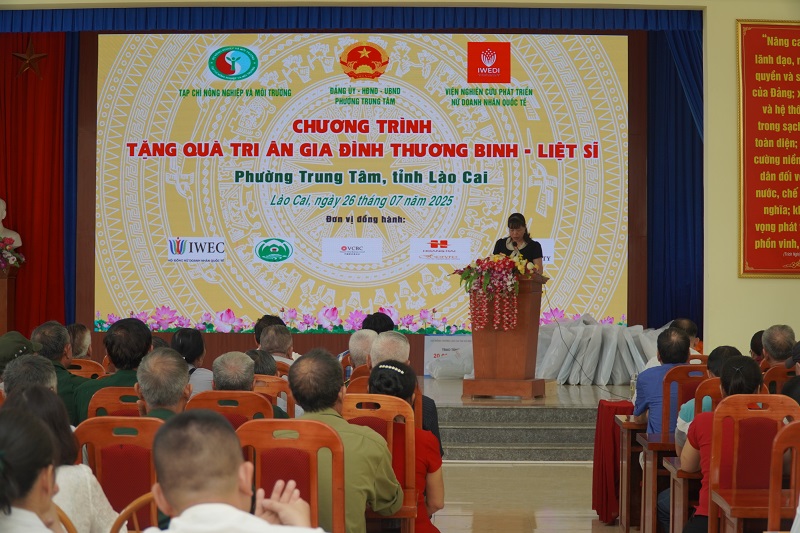 Agriculture and Environment Magazine honors families of wounded and fallen soldiers in Lao Cai