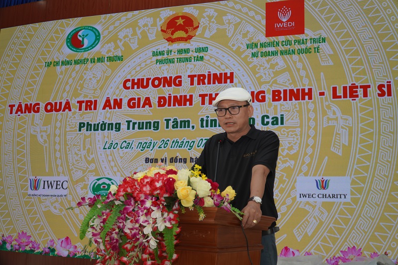 Agriculture and Environment Magazine honors families of wounded and fallen soldiers in Lao Cai