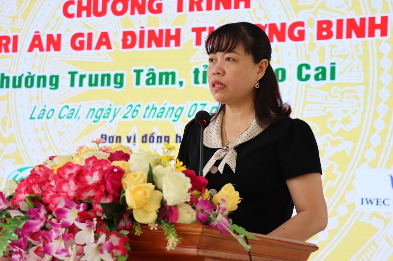 Agriculture and Environment Magazine honors families of wounded and fallen soldiers in Lao Cai