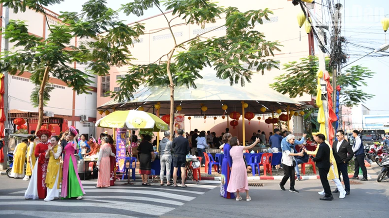 New Thai-Vietnamese cultural food street opens in Nakhon Phanom