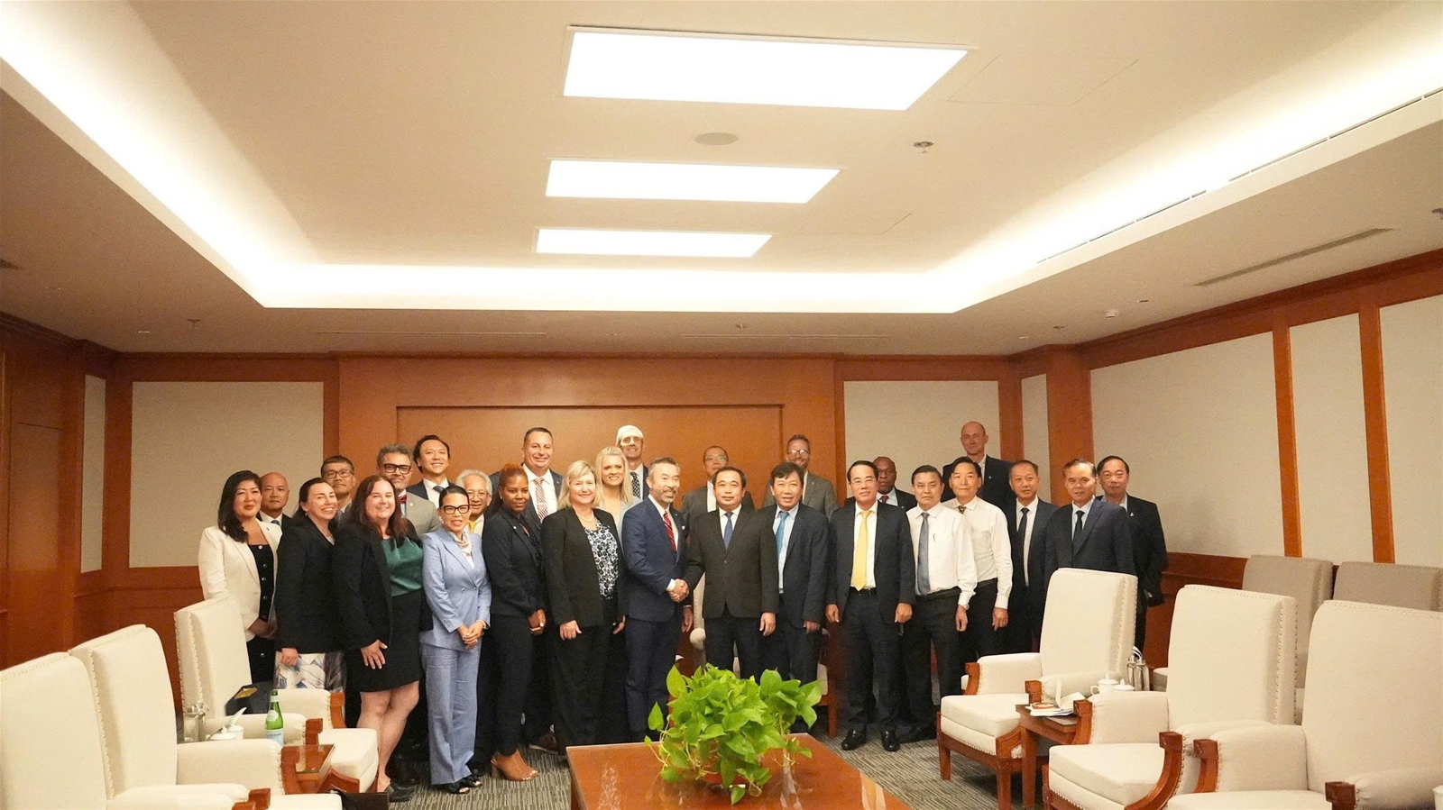 Vietnam strengthens agricultural and environmental cooperation with Oregon (U.S.)