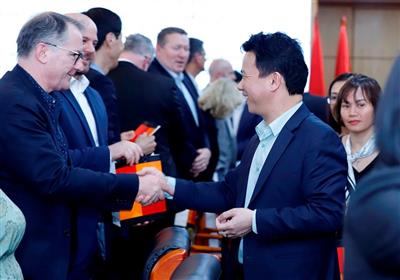 International experts provide advices on environmental protection efforts