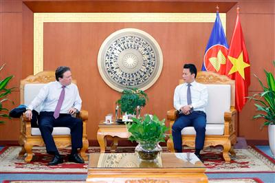 Minister Dang Quoc Khanh meets and works with the u.s. ambassador to Viet Nam