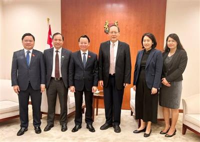 Minister Do Duc Duy holds talks with Singapore’s Minister for Manpower and Minister for Trade and Industry