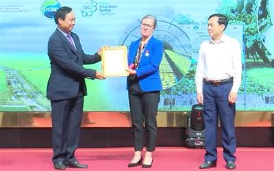 The Ministry of Agriculture and Environment awards commemorative medal to GIC Vietnam Director
