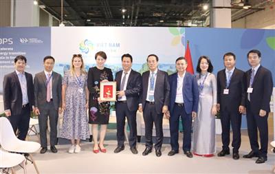 News coverage of Minister of the Ministry of Natural Resources and Environment, Đặng Quốc Khánh, at COP28