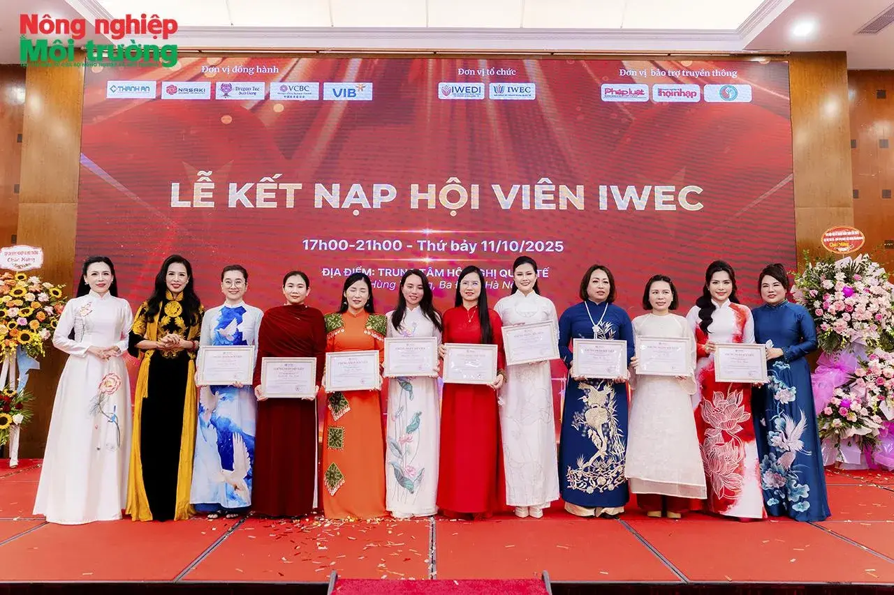 chuong-trinh-cung-dien-ra-le-ket-nap-hoi-vien-iwec_1760234480.jpg